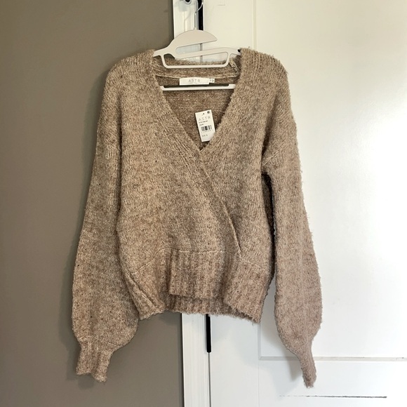 NWT ASTR Wrap Surplice Drop Shoulder Chunky Knit Sweater - Size S - Picture 1 of 9